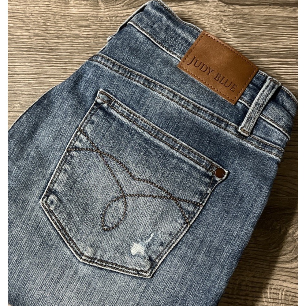 Judy Blue High Rise Wide Crop Embroidered Pocket Raw Hem Jeans SZ 9/29 (31x24)
